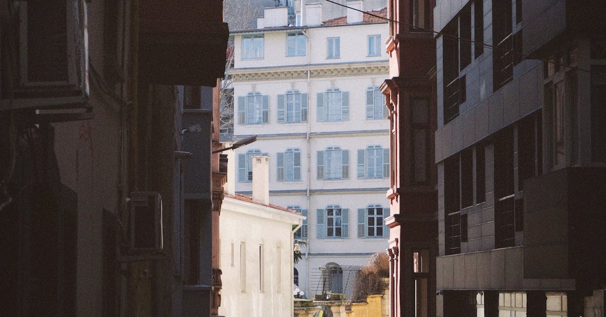 Cobblestone Courtyard Patterns and Layouts